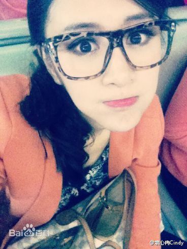 袁心冉素颜照壁纸壁纸