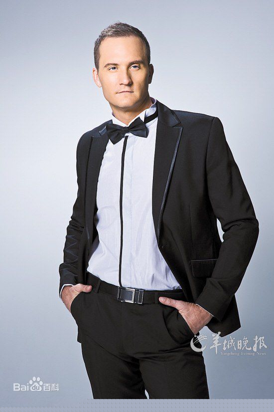 布伟杰(Brian Thomas Burrell)前后照片