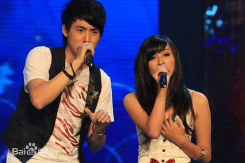 高清罗震环(Kimiko)在旅游卫视《可爱多麦克达人甜蜜派》中的图集