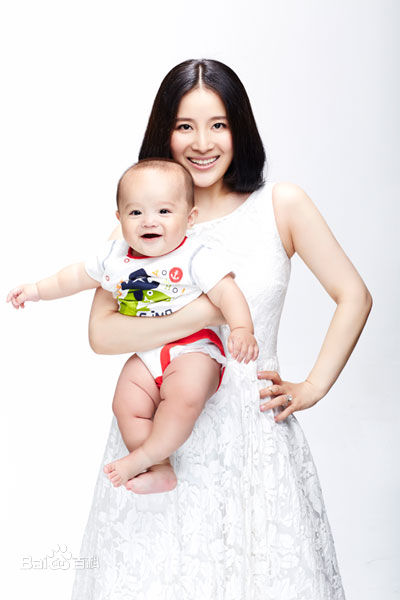 王碧儿巴黎之行素颜照壁纸