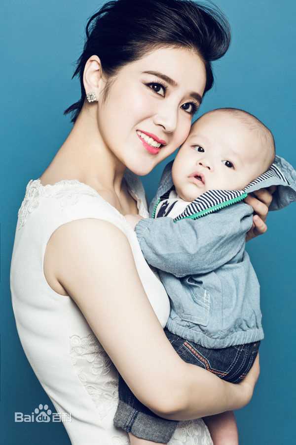 王碧儿与儿子前后照片