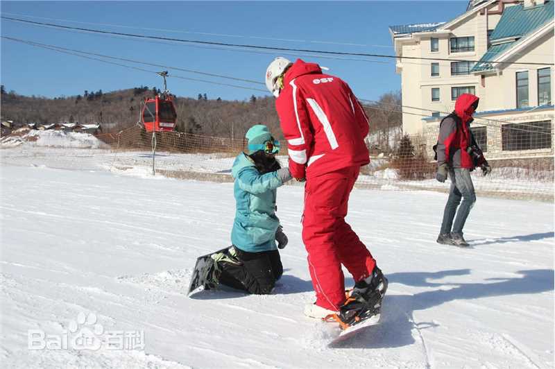 王碧儿滑雪照前后照片