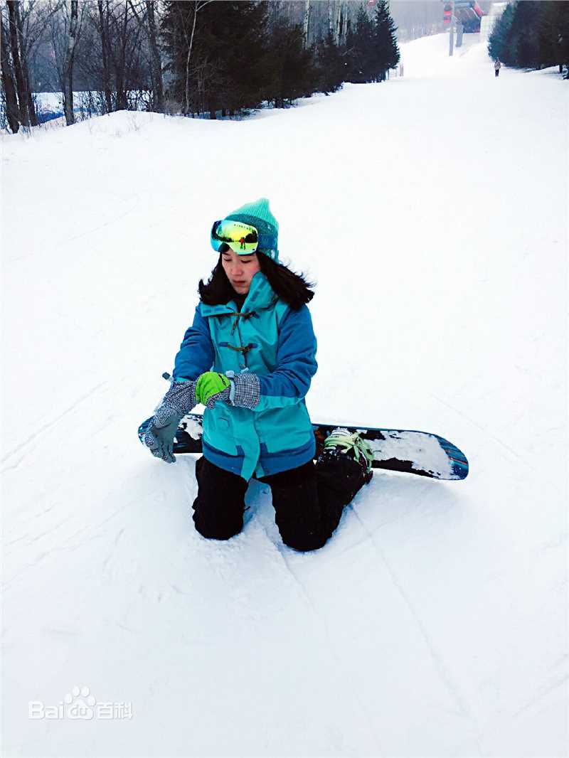 王碧儿滑雪照前后照片
