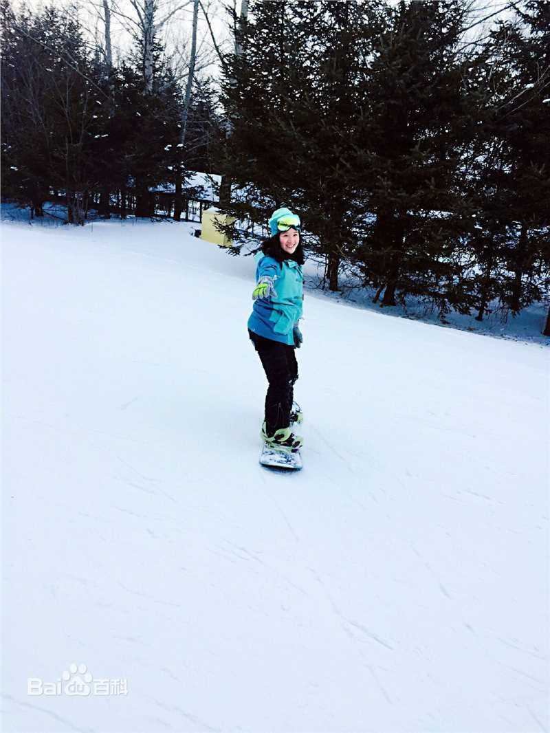 王碧儿滑雪照前后照片