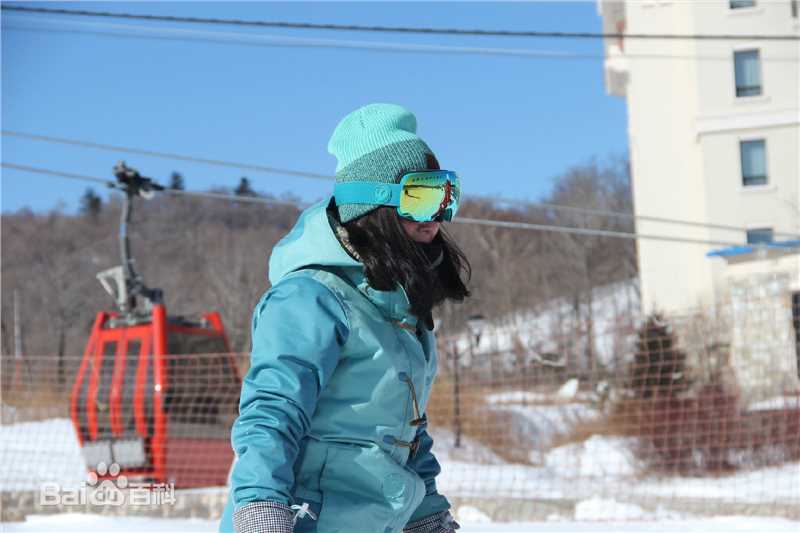 王碧儿滑雪照前后照片