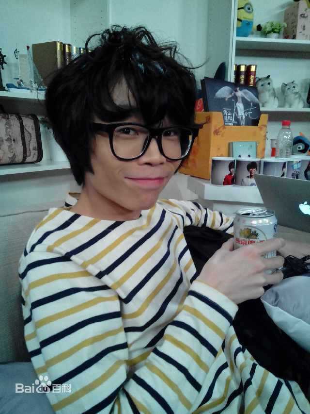 谭海波(Tan Haibo)小贱性感图片壁纸