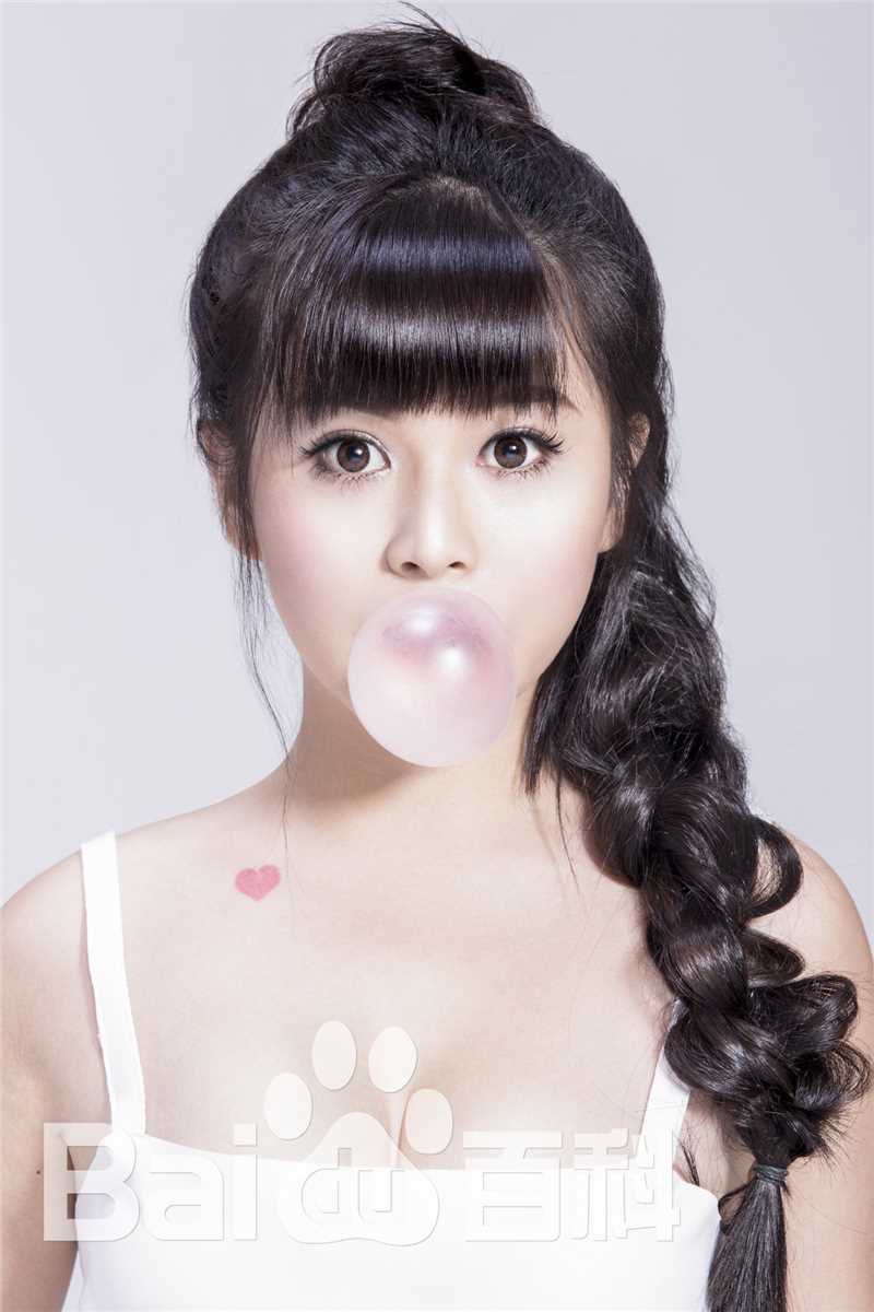 最新余小孽性感图片