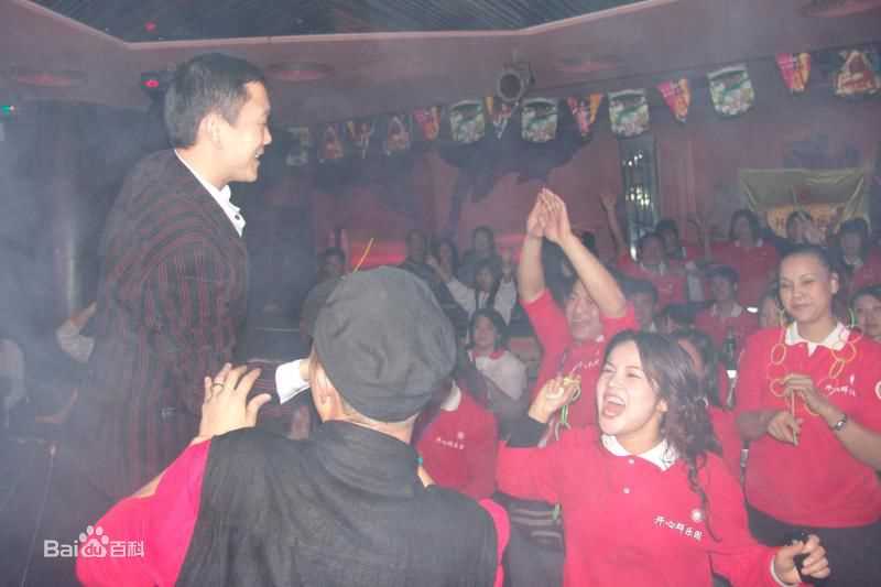 王迪著名歌星参加各种大型演出性感图片壁纸