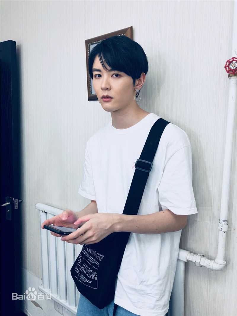 戴景耀日常生活中的图册