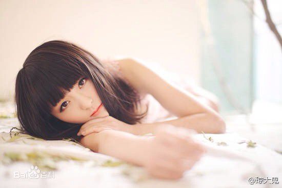 王微雨《白砂糖女孩》封面