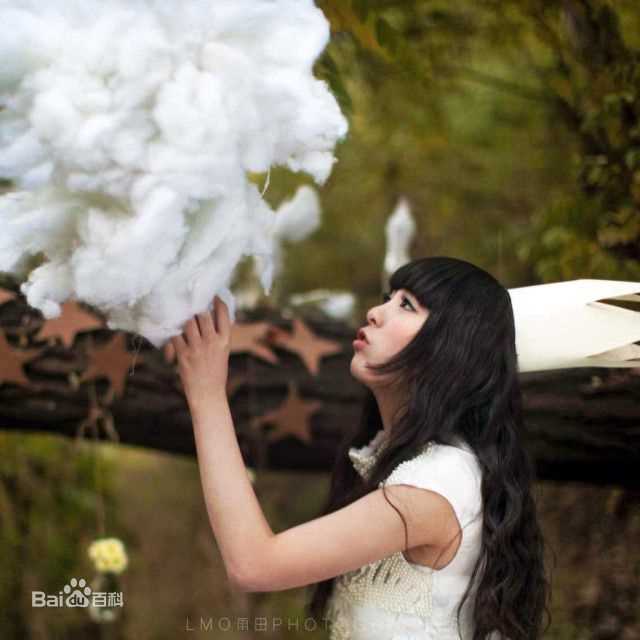 王微雨《白砂糖女孩》封面