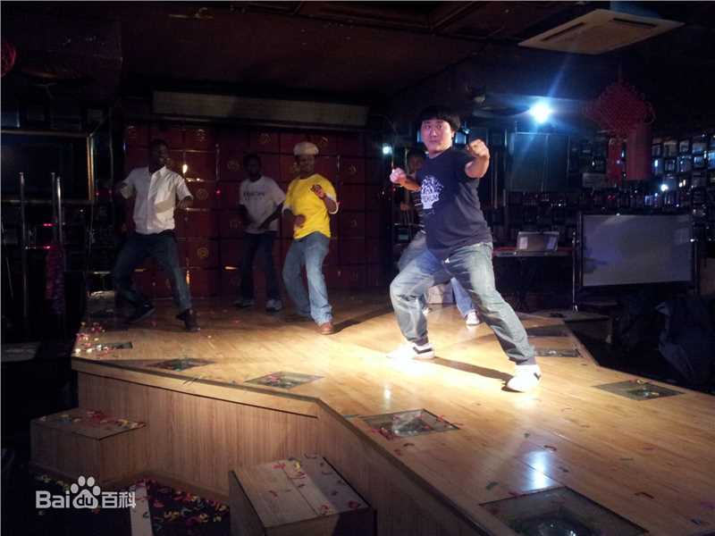 陈童(Charlie)外交会演出壁纸壁纸