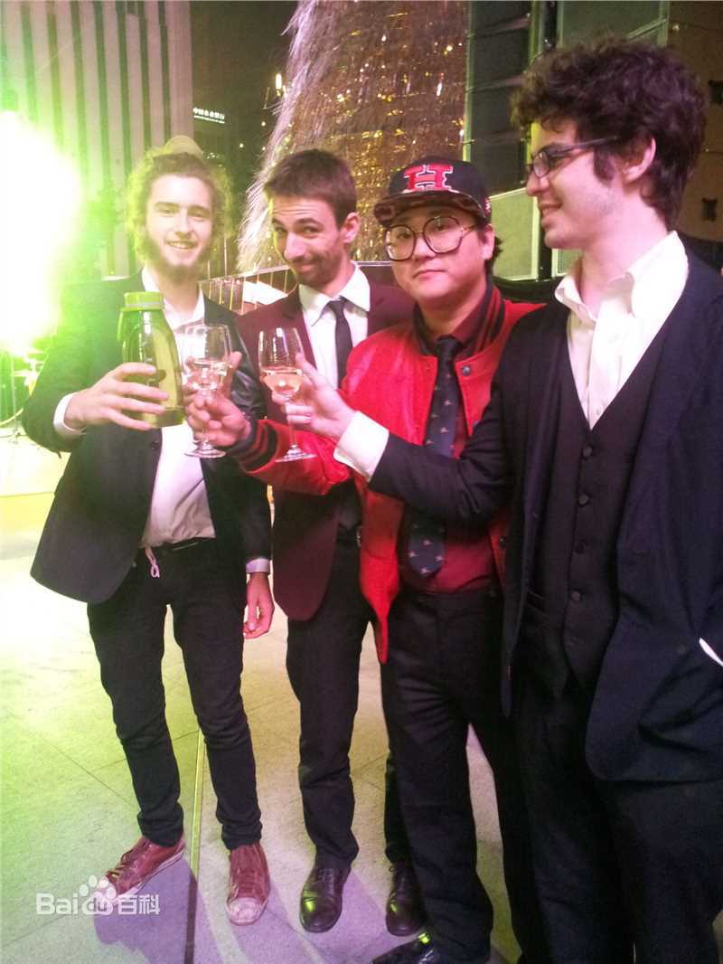 陈童(Charlie)不插电音乐会性感图片图集