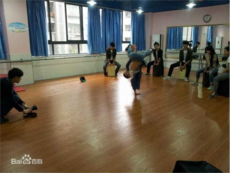 陈童(Charlie)教学中的舞台壁纸壁纸