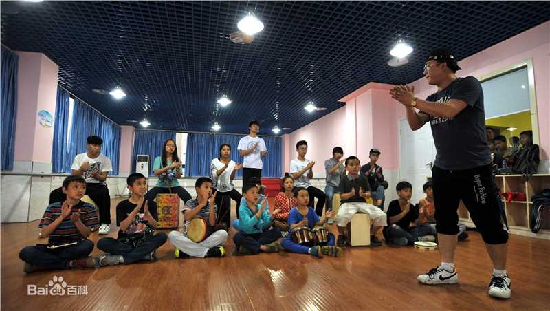 陈童(Charlie)教学中的舞台壁纸壁纸