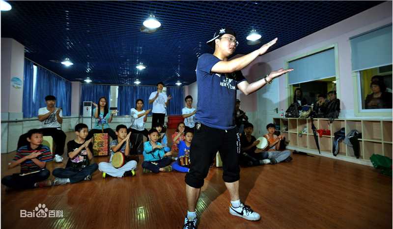 陈童(Charlie)教学中的舞台壁纸壁纸