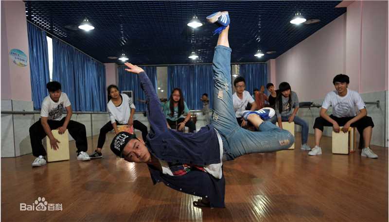 陈童(Charlie)教学中的舞台壁纸壁纸