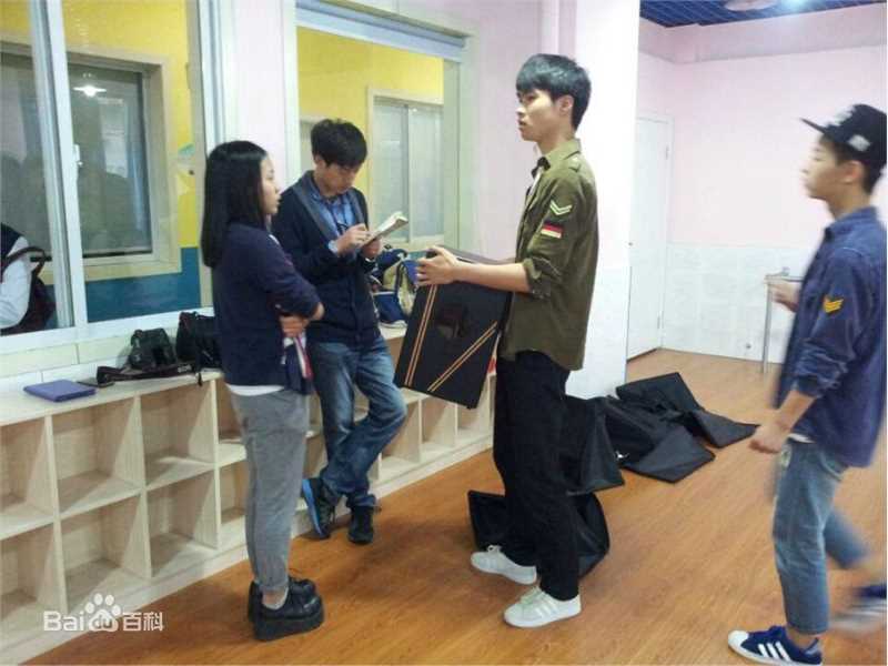 陈童(Charlie)教学中的舞台壁纸壁纸