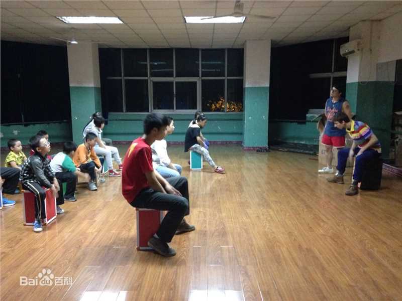 陈童(Charlie)教学中的舞台壁纸壁纸