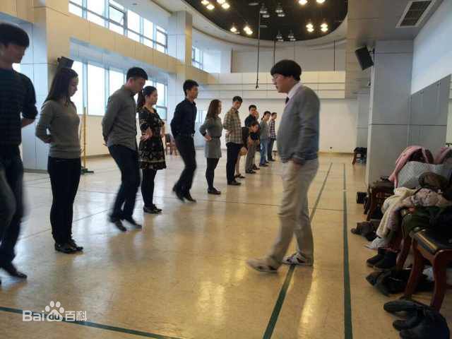 陈童(Charlie)教学中的舞台壁纸壁纸