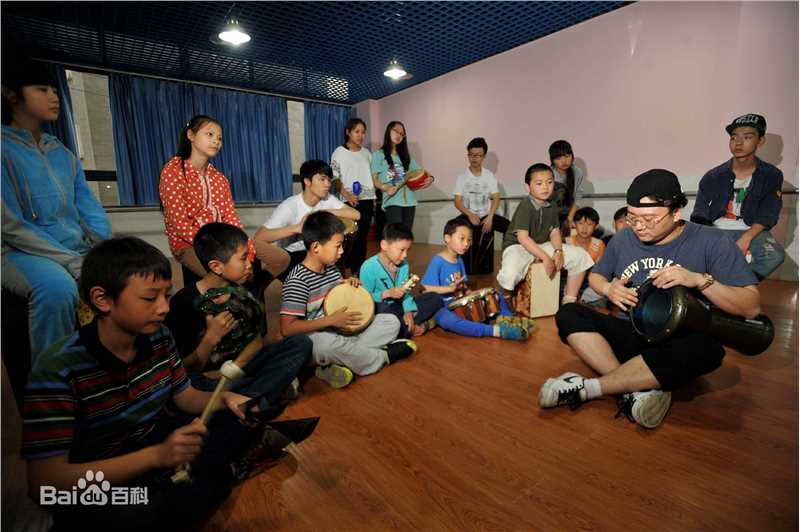 陈童(Charlie)教学中的舞台壁纸壁纸