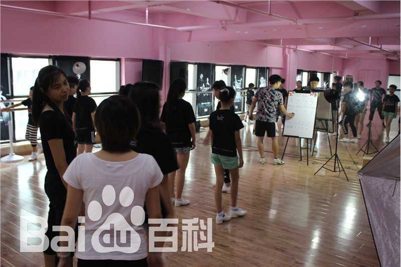 陈童(Charlie)平日教学花絮壁纸壁纸