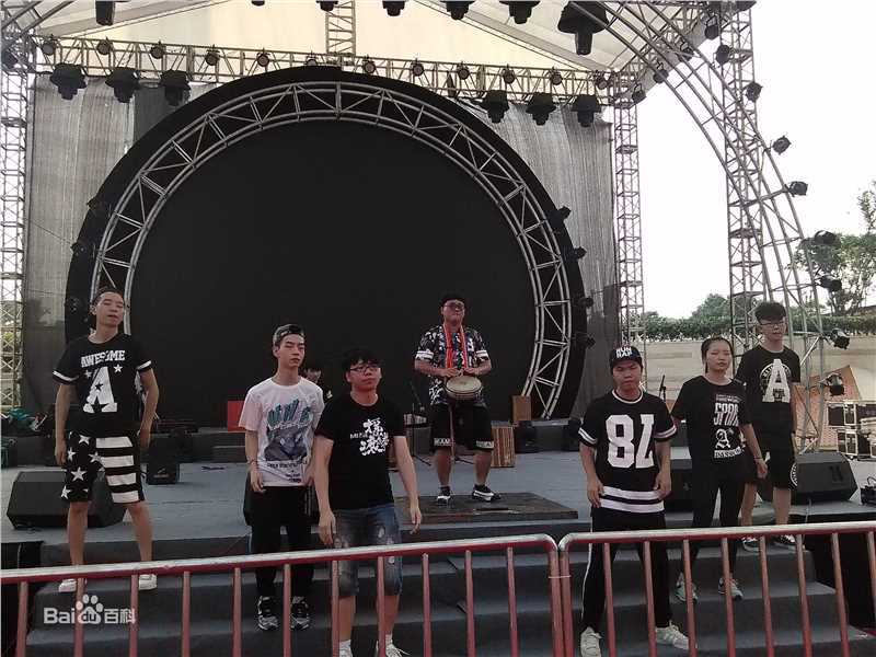 陈童(Charlie)啤酒节舞蹈表演性感图片图集