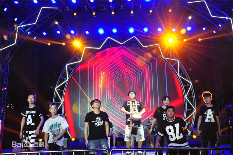 陈童(Charlie)啤酒节舞蹈表演性感图片图集