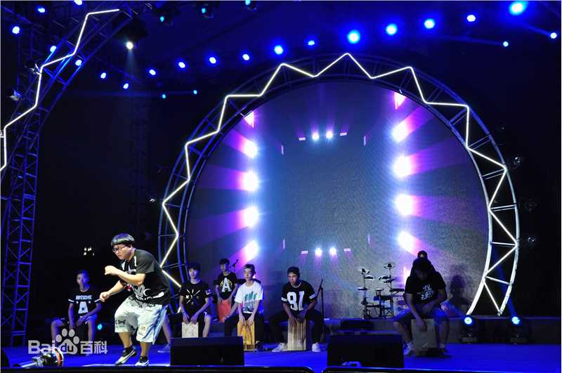 陈童(Charlie)啤酒节舞蹈表演性感图片图集