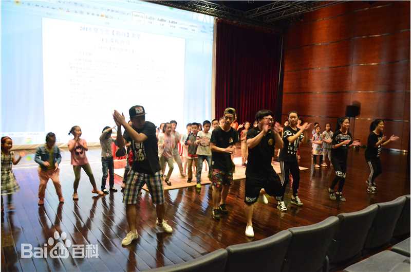 陈童(Charlie)重庆大剧院箱鼓和踢踏舞讲堂前后照片