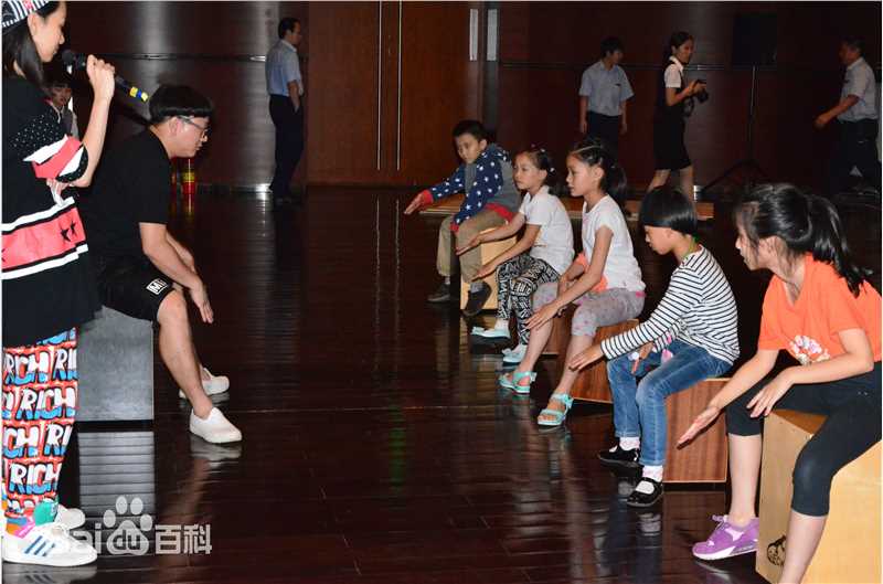 陈童(Charlie)重庆大剧院箱鼓和踢踏舞讲堂前后照片