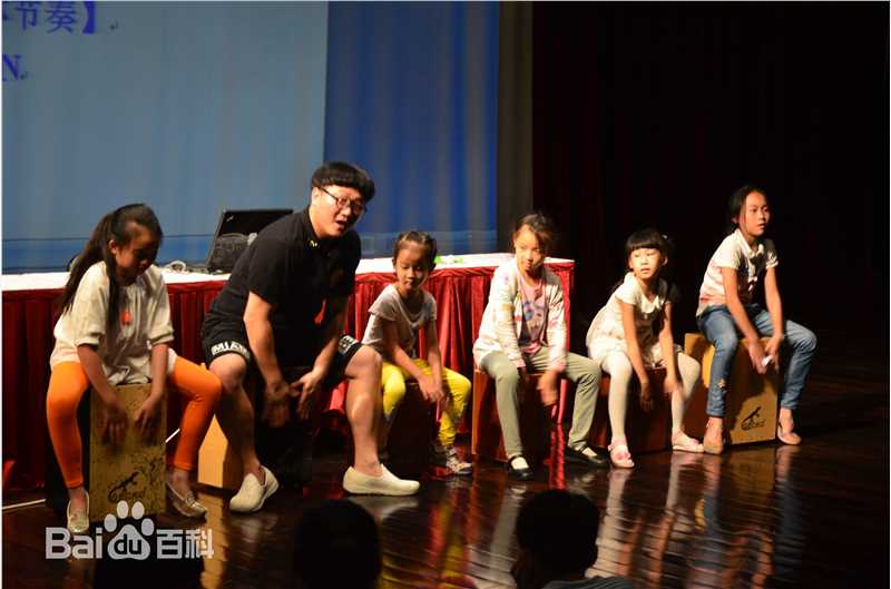 陈童(Charlie)重庆大剧院箱鼓和踢踏舞讲堂前后照片