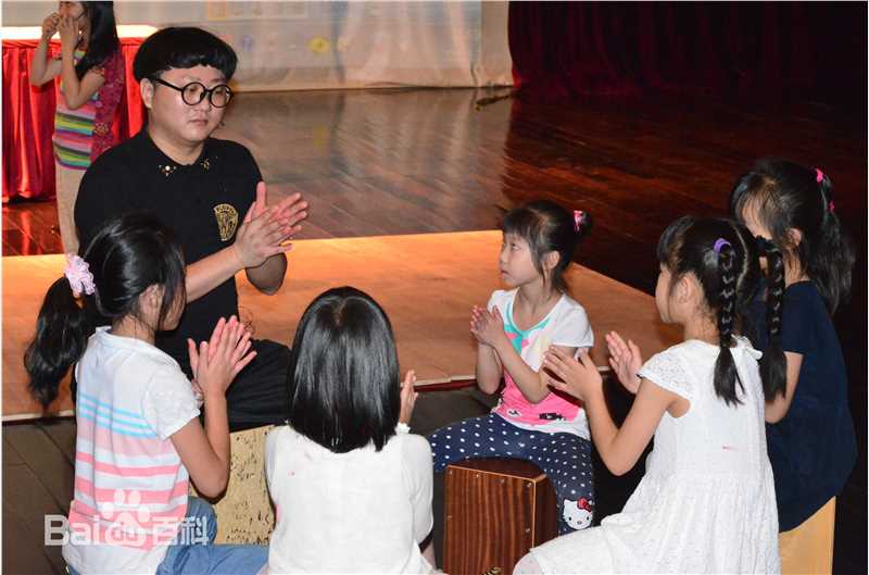 陈童(Charlie)重庆大剧院箱鼓和踢踏舞讲堂前后照片