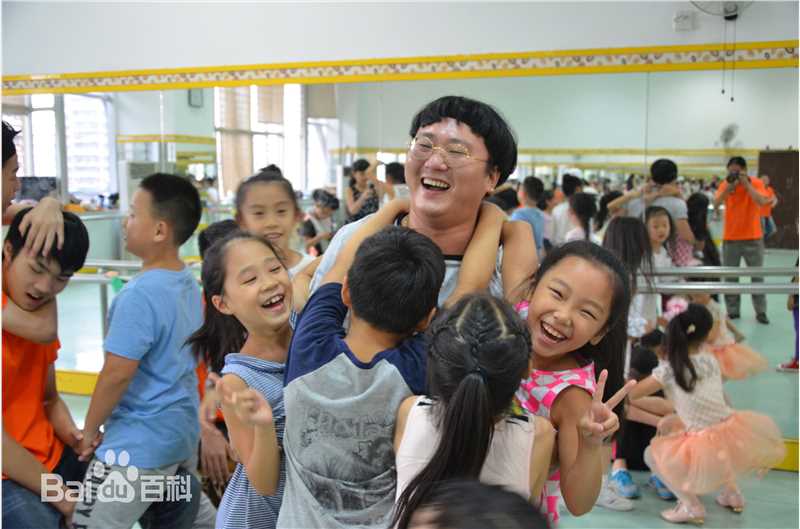 陈童(Charlie)重庆大剧院箱鼓和踢踏舞讲堂前后照片