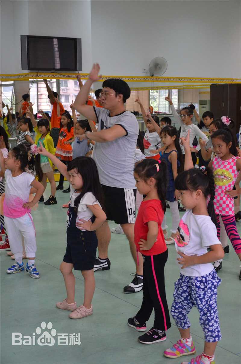 陈童(Charlie)重庆大剧院箱鼓和踢踏舞讲堂前后照片