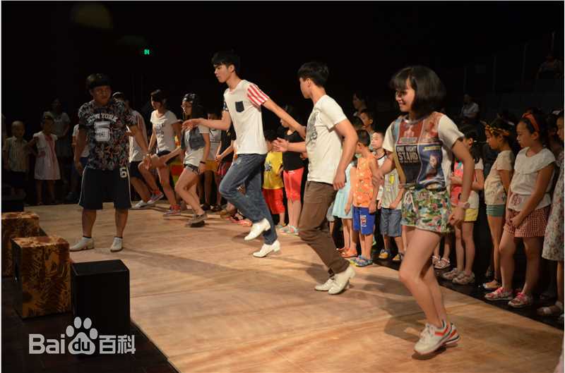 陈童(Charlie)重庆大剧院箱鼓和踢踏舞讲堂前后照片