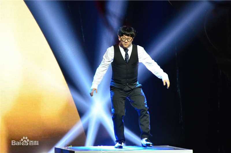 陈童(Charlie)重庆卫视春晚壁纸壁纸