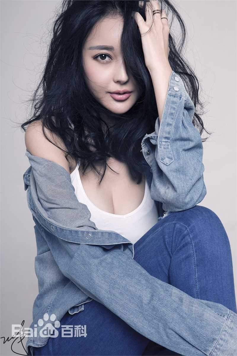 最新曲昱曈性感图片