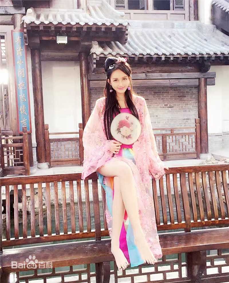 最新曲昱曈性感图片