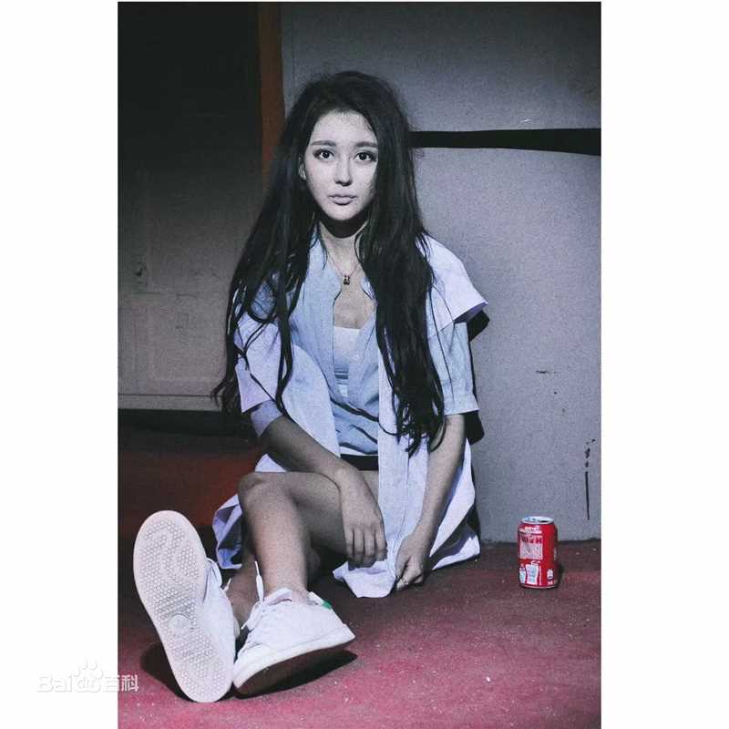 最新曲昱曈性感图片