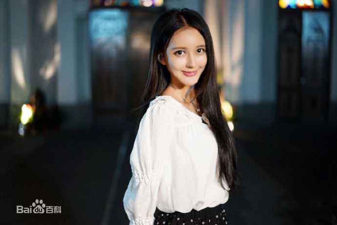 最新曲昱曈性感图片