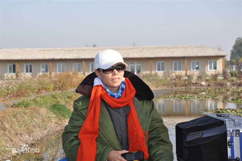 最新刘娟在《寻路》工作照中的图集