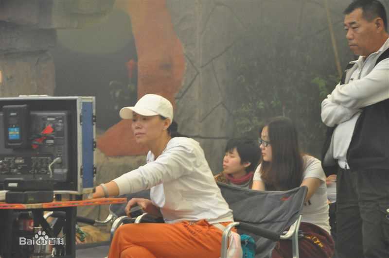 最新刘娟在《寻路》工作照中的图集