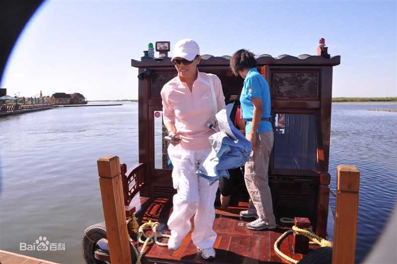 最新刘娟在《寻路》工作照中的图集