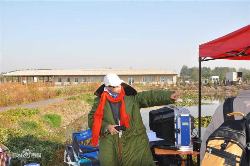 最新刘娟在《寻路》工作照中的图集