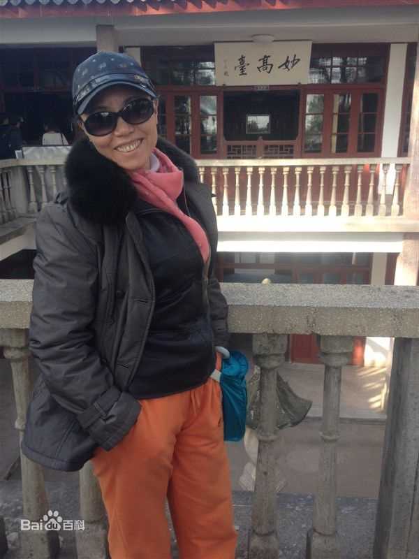 最新刘娟在《寻路》工作照中的图集