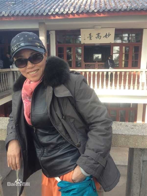 最新刘娟在《寻路》工作照中的图集