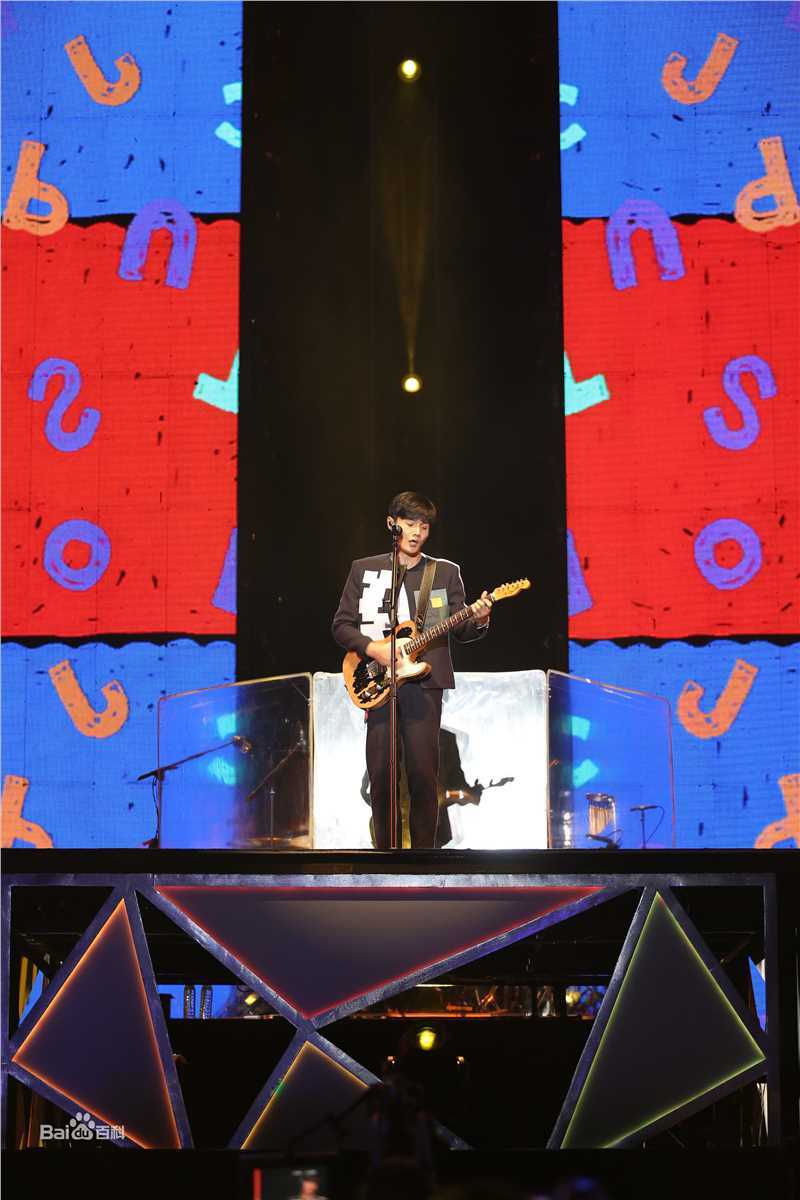 李荣浩(Youngho Lee / Ronghao Li)有理想演唱会性感图片图集