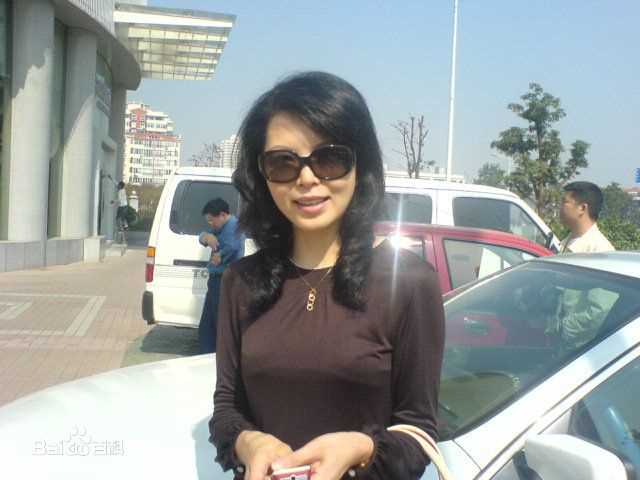 仇晓主持照生活照相册