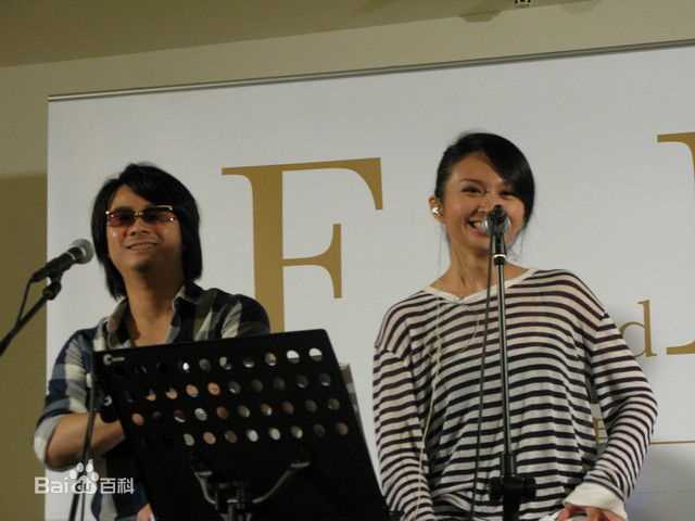 詹雯婷(Faye Chan)与Ian合作性感图片图集